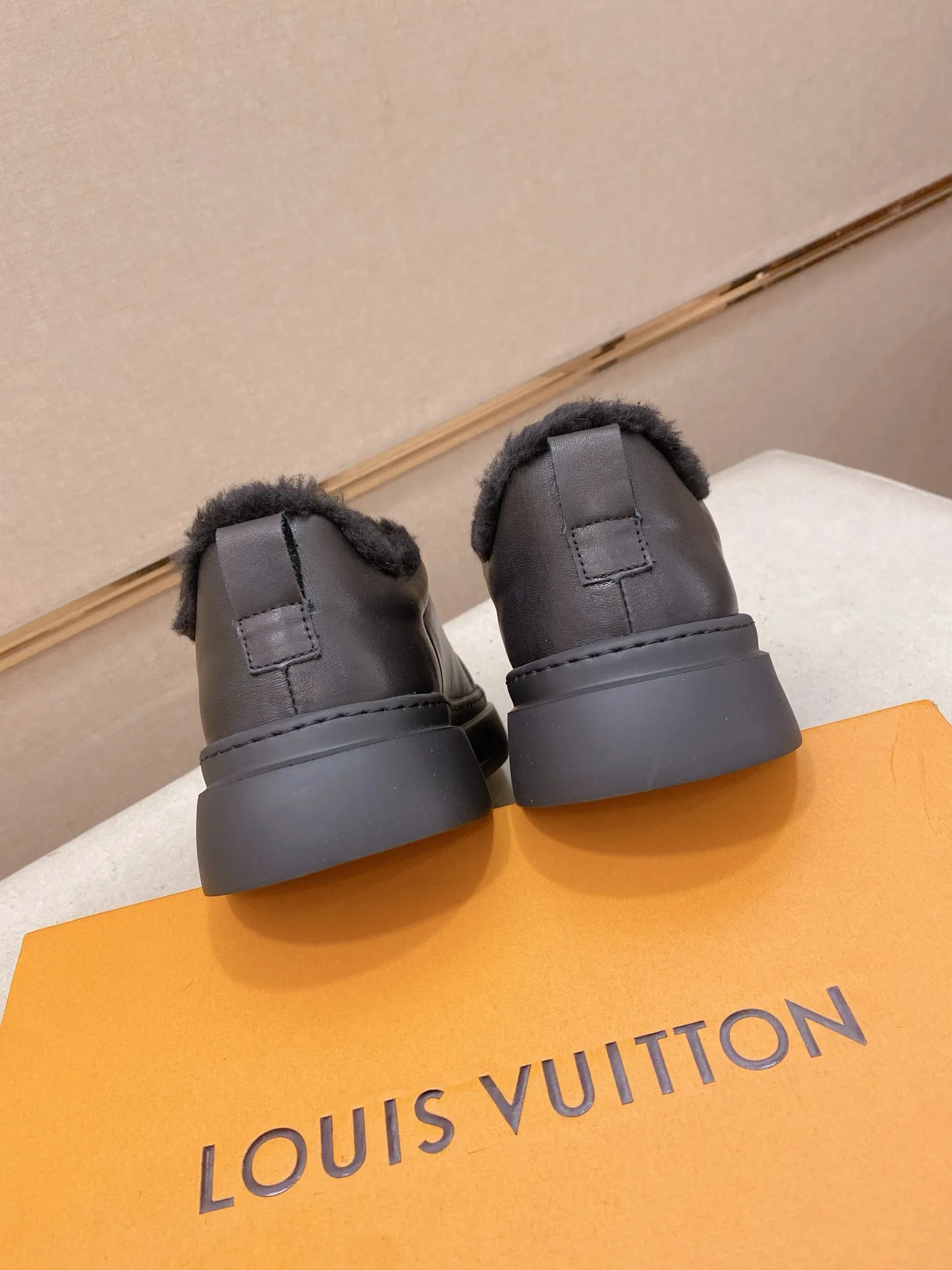 Factory price: 480💰🎉🎉LV~Louis Vuitton trendy men's shoes, new shipments, latest matching, same style as the official website, super high quality, best-selling season [strong][strong][strong] Selected first-layer cowhide, comfortable wool lining, original last, comfortable on the feet, wear-resistant rubber outsole, size: 38-44.
